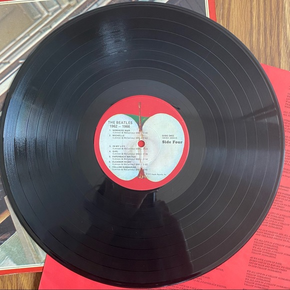 The Beatles 1962-1966 Vinyl Record - Picture 15 of 16